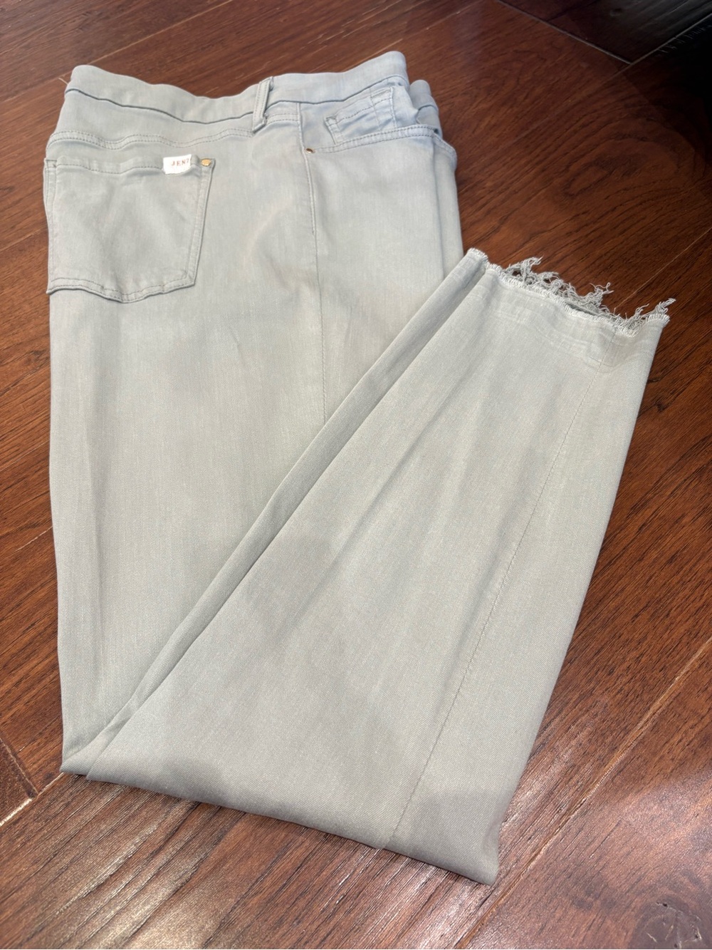 Light Grey Cropped Women's Jeans with Frayed Hem